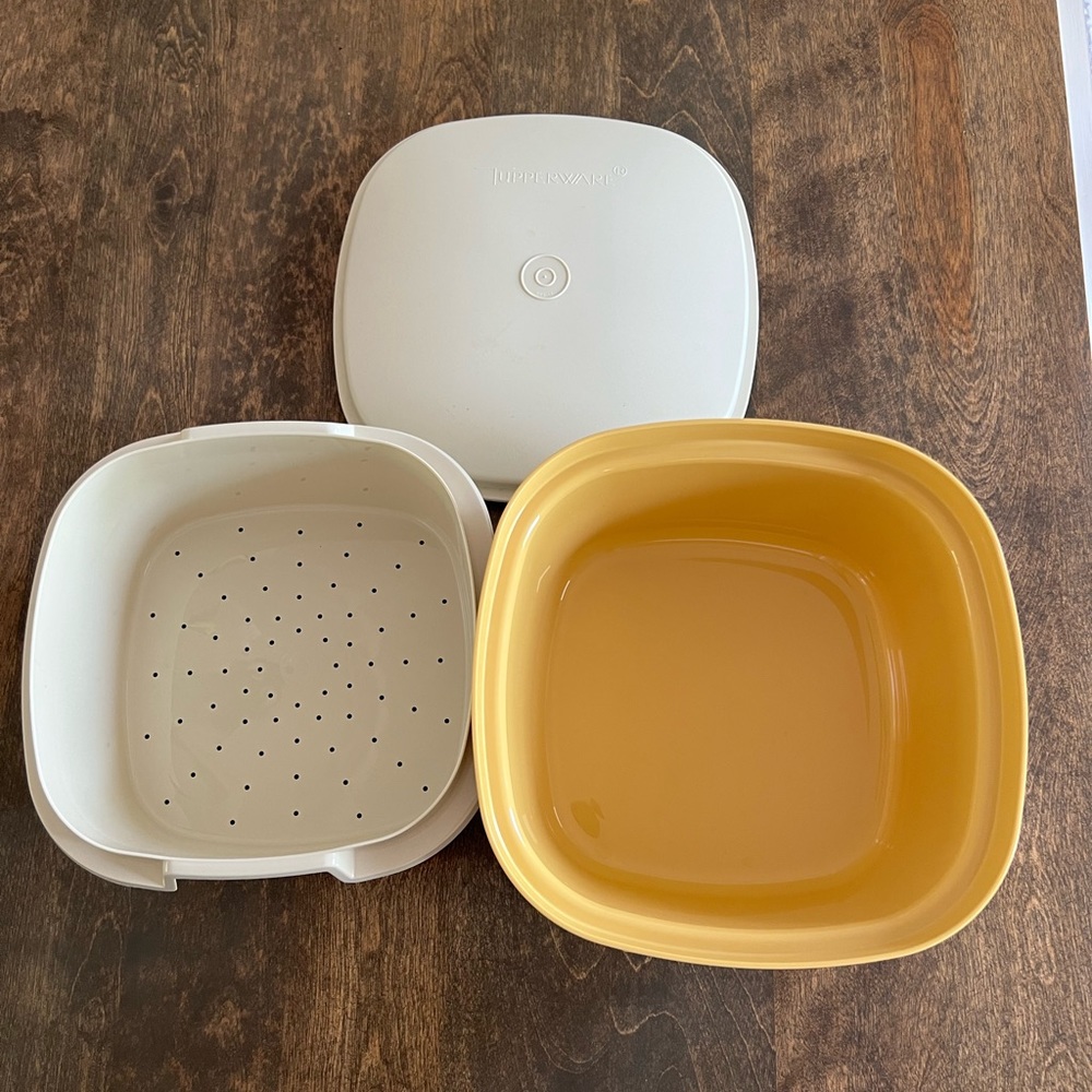 TUPPERWARE vintage mircrowave steamer Harvest Gold collectible kitchen